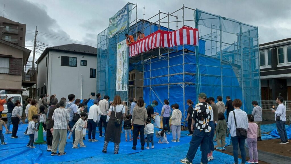 新鎌ケ谷zero-one townで開催した上棟餅まきの様子