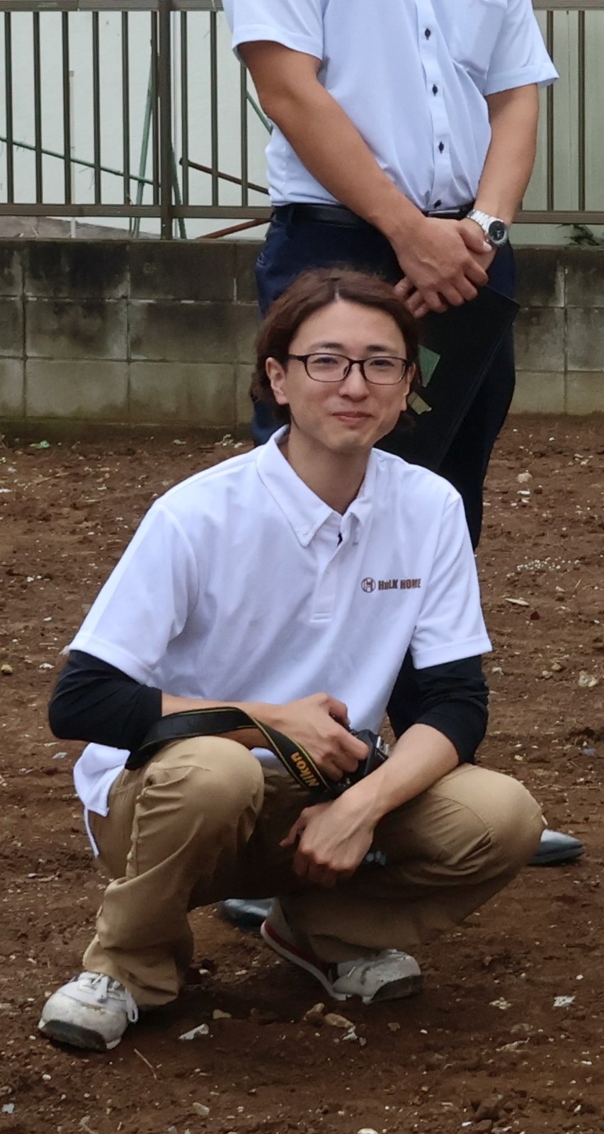 写真:現場に立つ田中零大