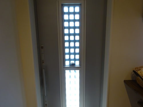 LIXIL製引き戸の玄関ドア通風タイプ